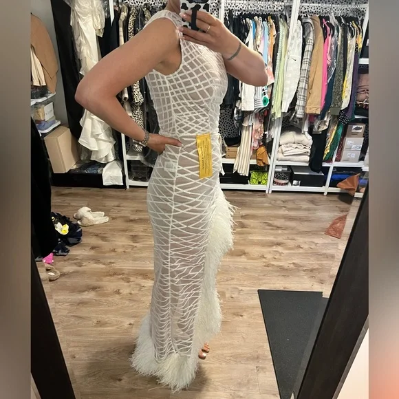 Bronx And Banco Lola Blanc Sheer Asymmetrical Feather Trim Gown - Picture 6 of 6